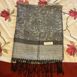 Pashmina grey scarf